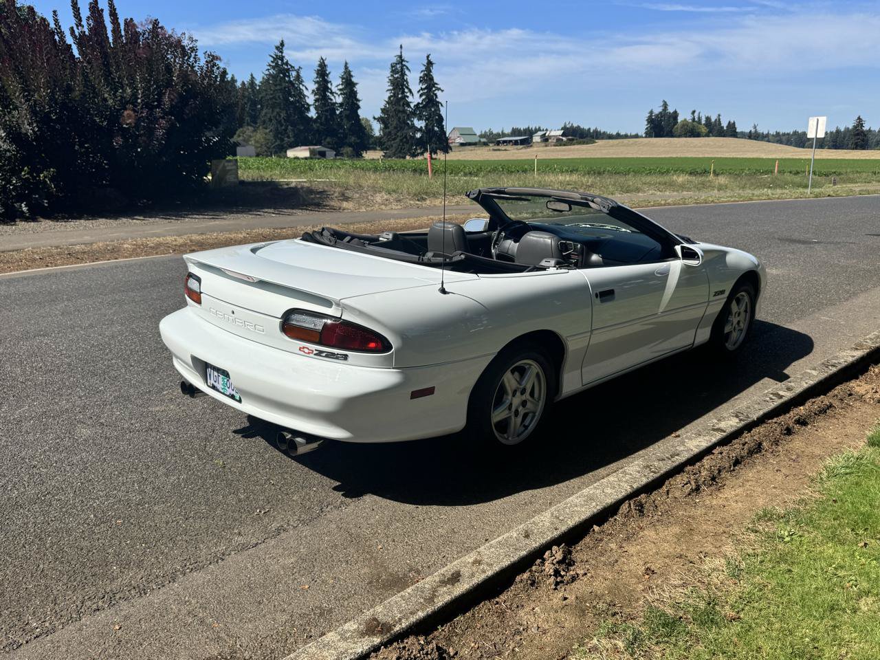Used 1997 Chevrolet Camaro Z28 w/ Preferred Equipment Group 2 RWD image 10