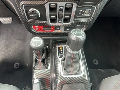 Used 2018 Jeep Wrangler Unlimited Rubicon AWD/4WD image 19