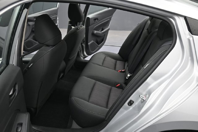 Used 2024 Nissan Altima 2.5 SV FWD image 9