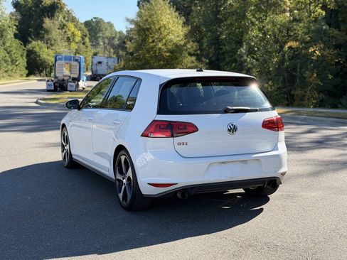 Used 2017 Volkswagen GTI SE image 5