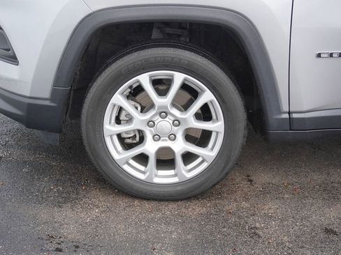 Used 2023 Jeep Compass Latitude image 6