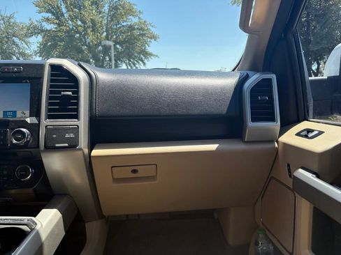 Used 2017 Ford F150 Lariat w/ FX4 Off-Road Package AWD/4WD image 8