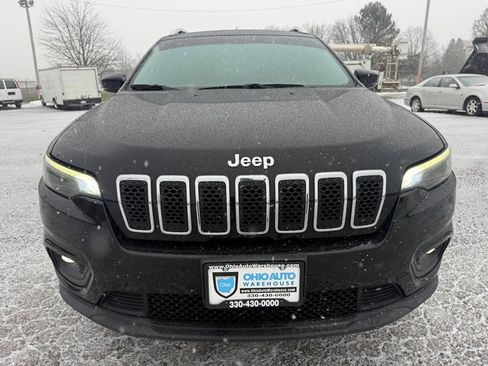 Used 2019 Jeep Cherokee Latitude w/ Cold Weather Group image 2