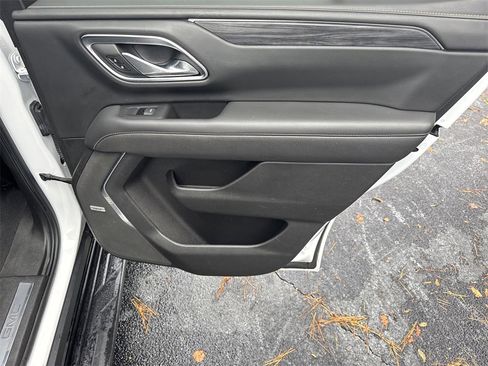 Used 2022 GMC Yukon SLT w/ SLT Premium Package image 16