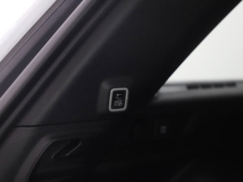 Used 2025 Jeep Grand Cherokee Altitude image 17