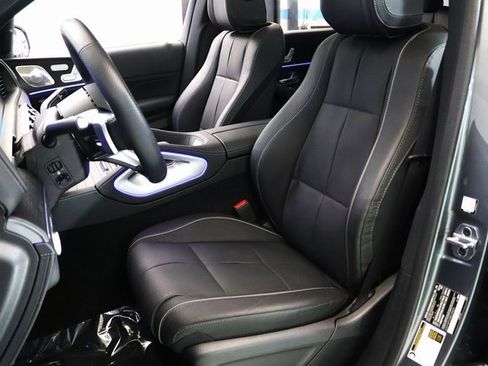 Used 2024 Mercedes-Benz GLS 580 4MATIC image 21