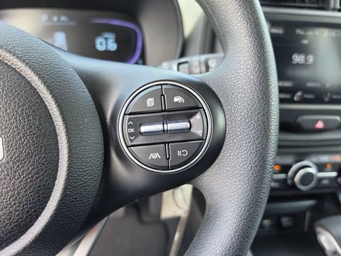 Certified 2025 Kia Soul LX w/ LX Technology Package FWD image 21