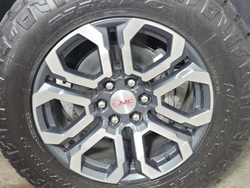Used 2024 GMC Canyon AT4 w/ Canyon Safety Plus Package AWD/4WD image 10