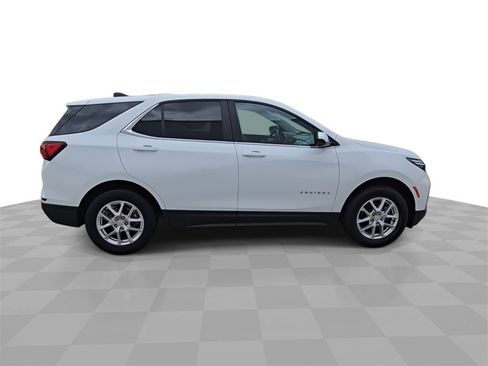 Used 2023 Chevrolet Equinox LT w/ Driver Convenience Package image 9