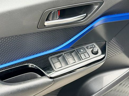 Used 2021 Toyota C-HR XLE FWD image 18