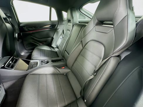 Used 2025 Porsche Panamera RWD image 33