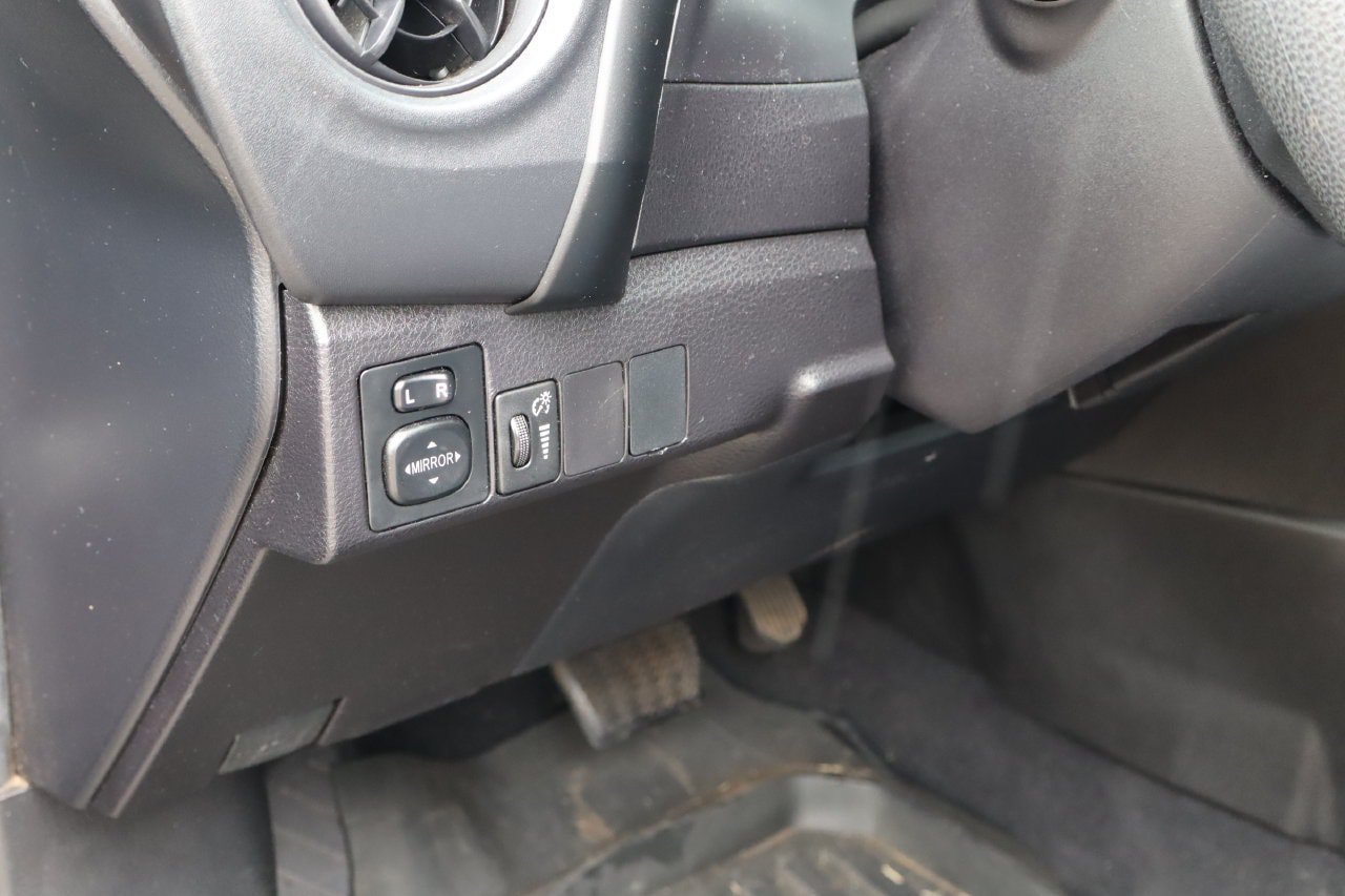 Used 2019 Toyota Corolla L FWD image 19