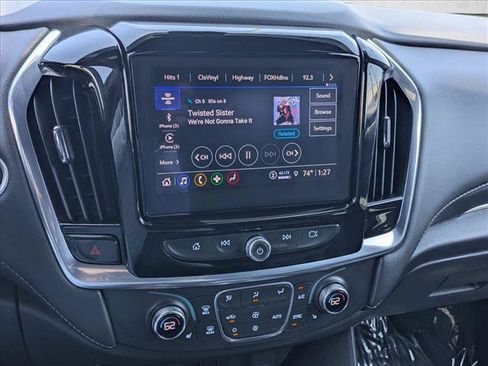 Used 2022 Chevrolet Traverse LT FWD image 14
