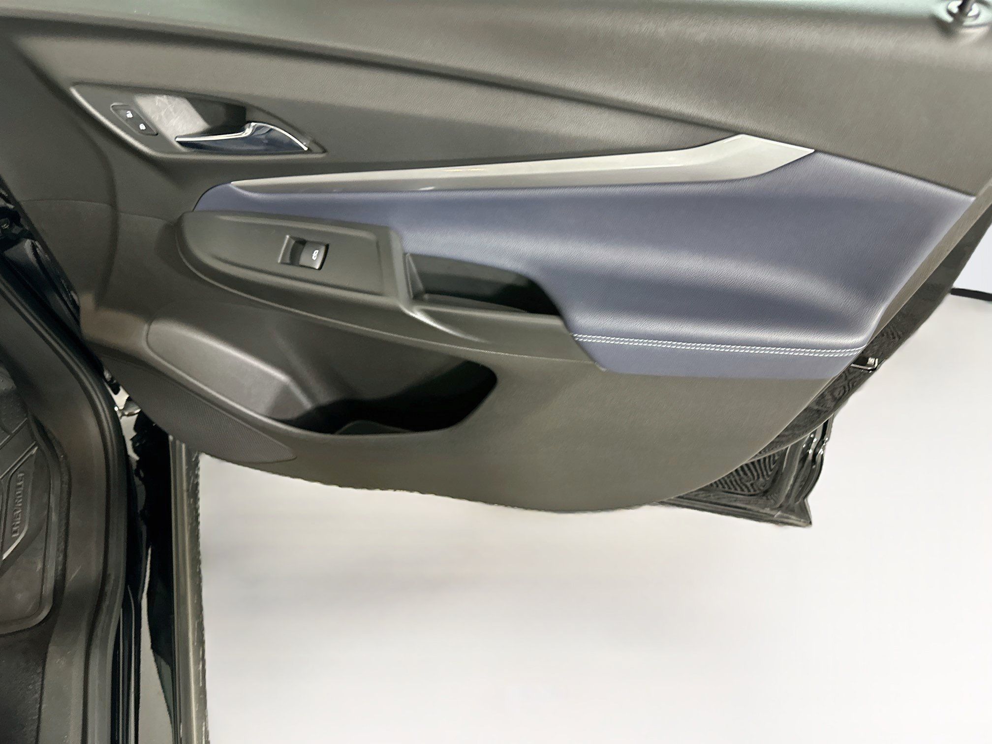 Used 2023 Chevrolet Bolt EUV Premier FWD image 30