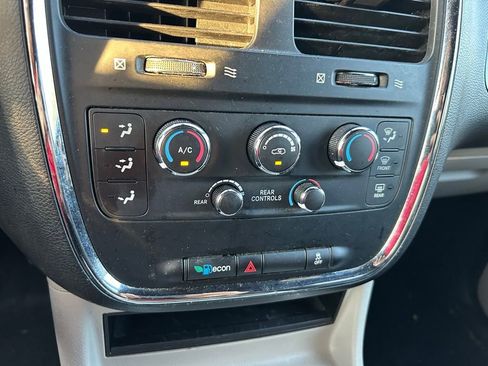 Used 2020 Dodge Grand Caravan SXT FWD image 27