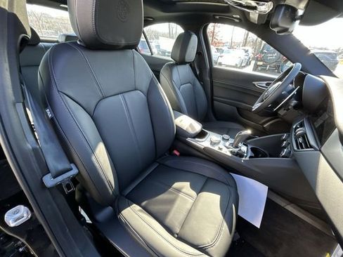 New 2025 Alfa Romeo Giulia AWD w/ Driving Assist Package image 15