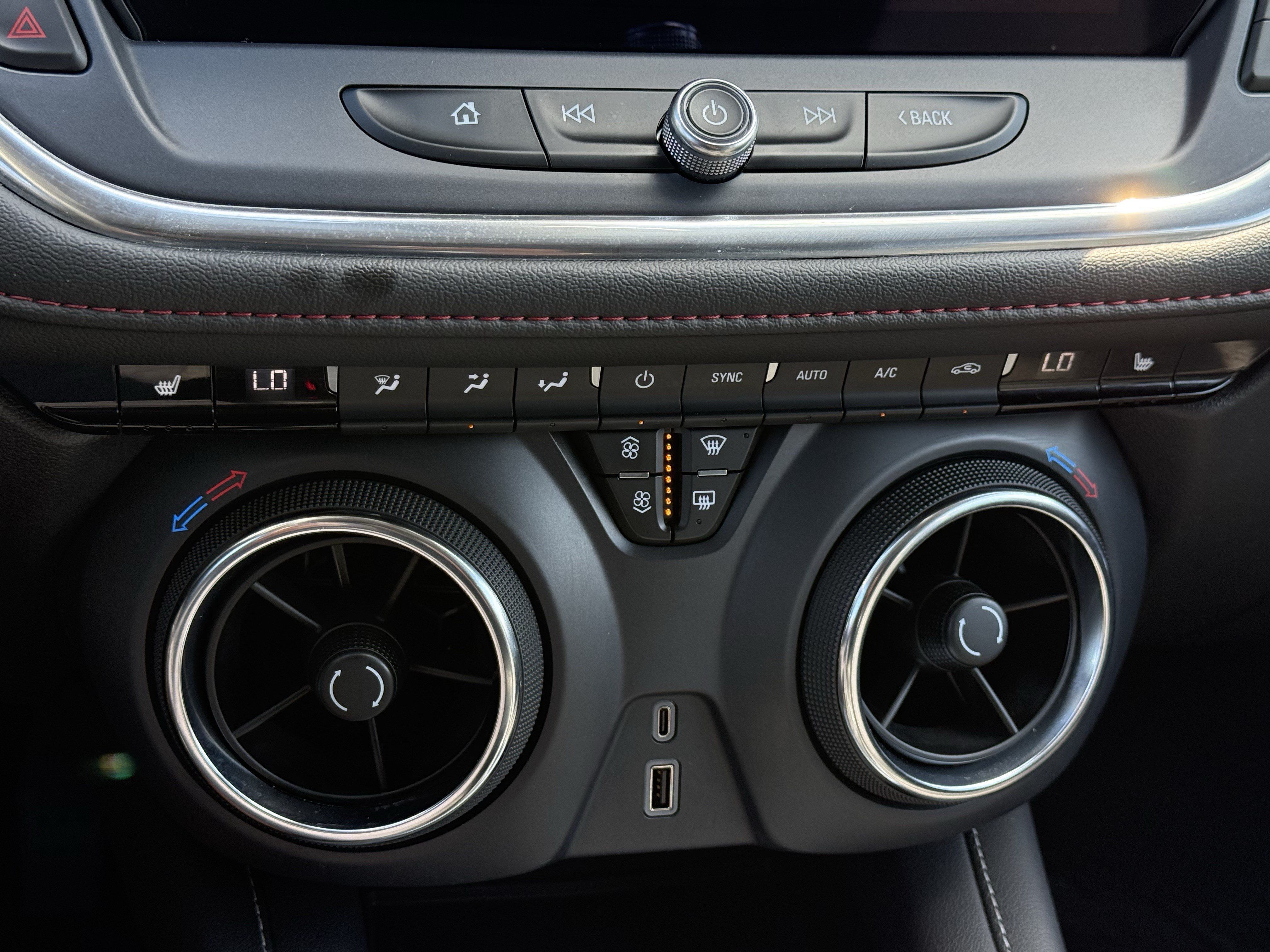 Used 2025 Chevrolet Blazer LT FWD image 27
