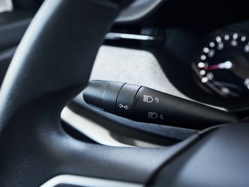 Used 2023 Jeep Compass Sport image 37