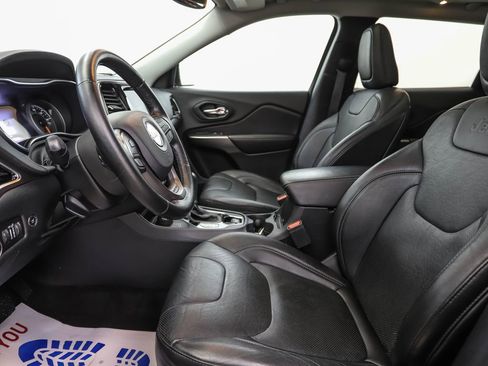 Used 2020 Jeep Cherokee Limited image 11