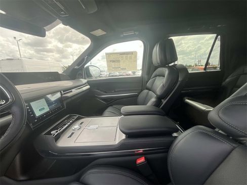 New 2025 Lincoln Navigator Reserve w/ Jet Appearance Package image 10