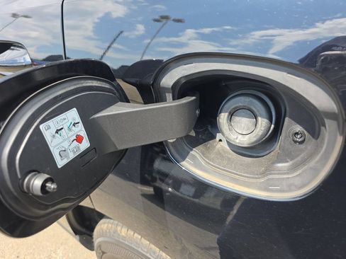 Used 2018 Ford Edge SEL w/ Equipment Group 201A AWD/4WD image 15