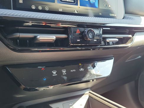 New 2026 Nissan Kicks SR image 19