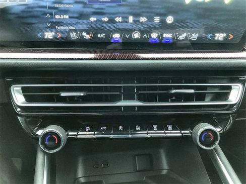 Used 2024 Chevrolet Traverse RS image 18