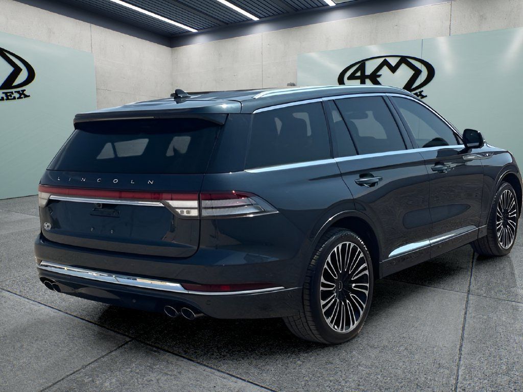 Used 2023 Lincoln Aviator Black Label w/ Class IV Trailer Tow Package AWD/4WD image 3