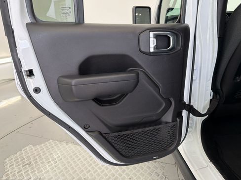 Used 2025 Jeep Wrangler Unlimited Rubicon AWD/4WD image 28