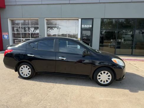 Used 2013 Nissan Versa SV image 9
