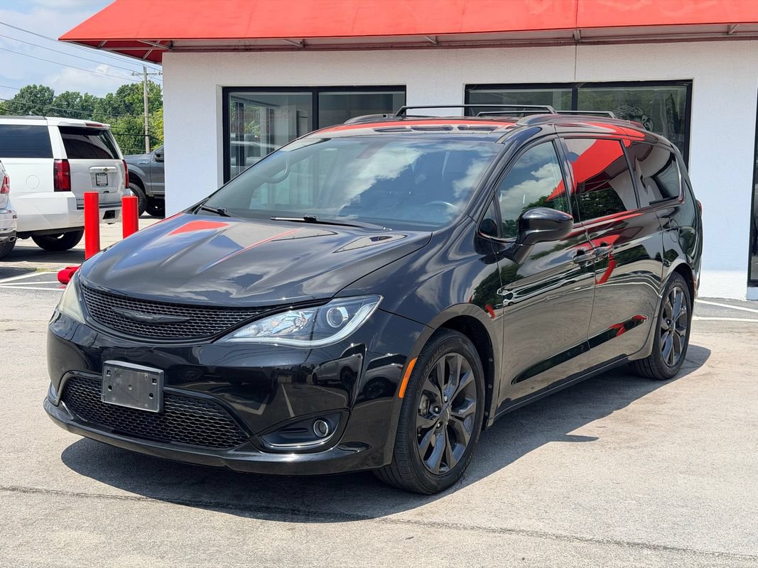 Used 2020 Chrysler Pacifica Touring-L w/ S Appearance Package FWD image 10
