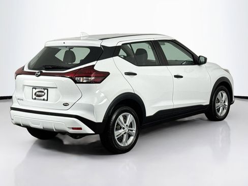 Used 2023 Nissan Kicks S image 11