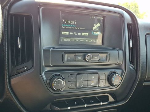 Used 2018 Chevrolet Silverado 1500 Custom w/ Custom Value Package AWD/4WD image 24