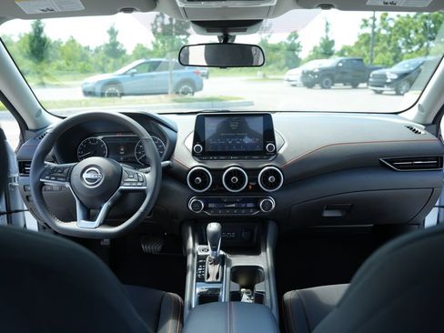 Used 2025 Nissan Sentra SR FWD image 21