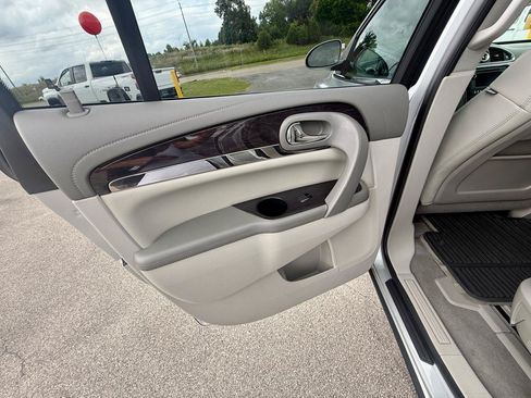 Used 2017 Buick Enclave Leather FWD image 38