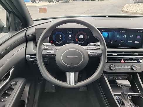 Used 2025 Hyundai Santa Cruz SE FWD image 6