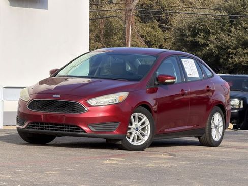 Used 2015 Ford Focus SE image 2