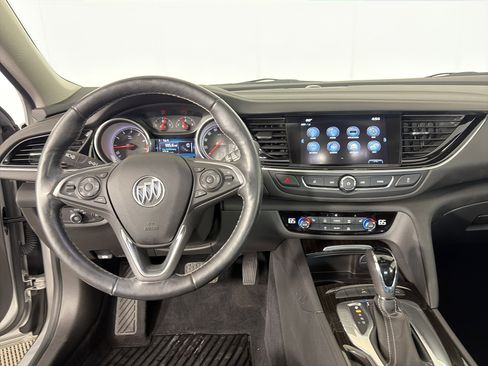 Used 2018 Buick Regal Essence w/ Driver Confidence Package #1 AWD/4WD image 10