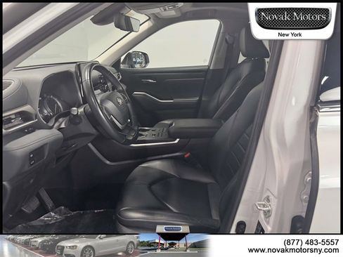 Used 2022 Toyota Highlander XLE image 12