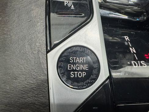 Used 2023 BMW X7 xDrive40i w/ Executive Package image 25