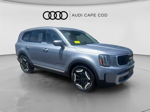 Used 2023 Kia Telluride EX w/ EX Captain's Chair Package AWD/4WD image 2