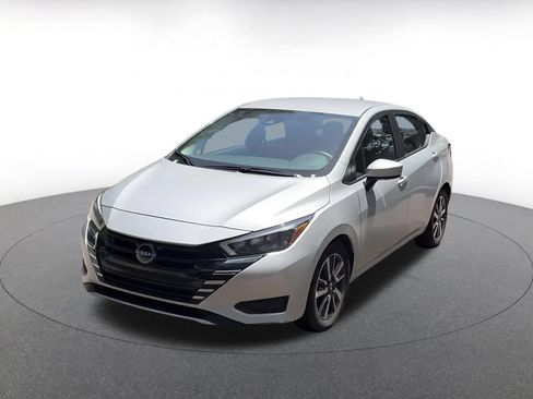 Used 2025 Nissan Versa SV FWD image 5