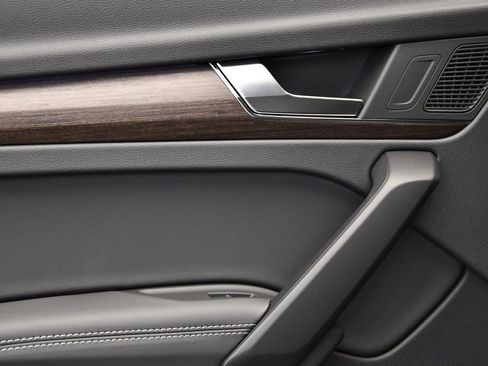 Certified 2025 Audi Q5 2.0T Premium Plus w/ Premium Plus Package image 41