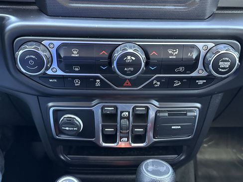 Used 2020 Jeep Wrangler Unlimited Willys image 24