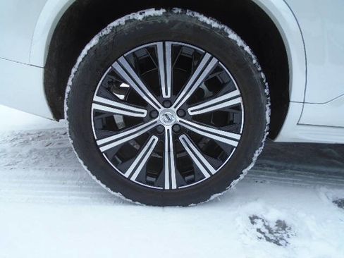 Used 2023 Volvo XC90 B5 Core w/ Protection Package Premier image 17