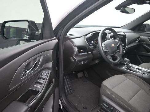 Used 2023 Chevrolet Traverse LT FWD image 10