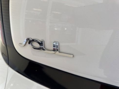 Used 2015 Kia Soul + FWD image 29