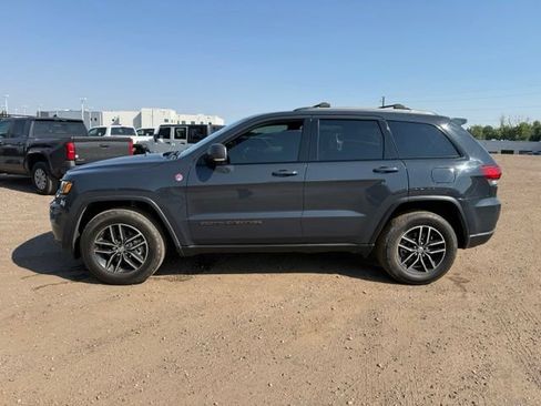 Used 2017 Jeep Grand Cherokee Trailhawk w/ Trailhawk Luxury Group AWD/4WD image 2