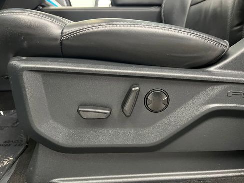 Used 2025 Ford Expedition Platinum image 11