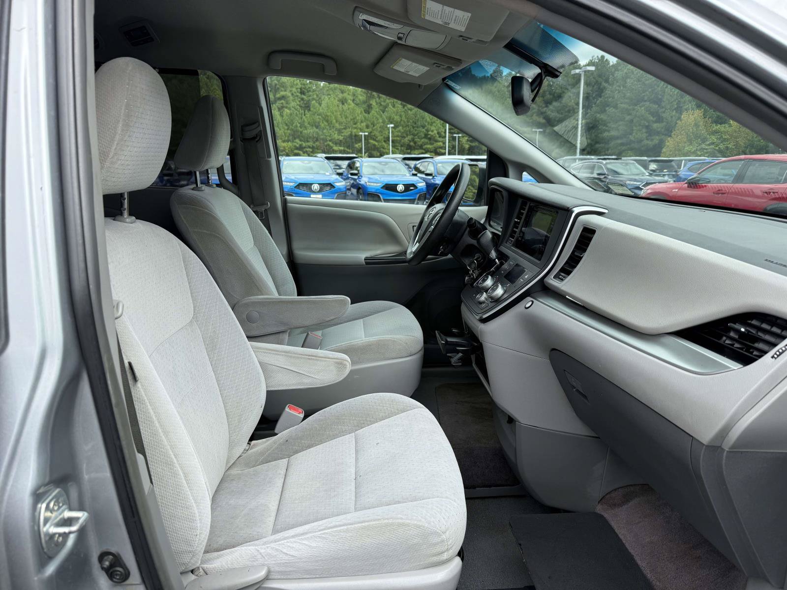 Used 2015 Toyota Sienna LE FWD image 14